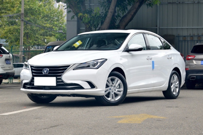 10万落地，拿下人生第一辆车，国产家轿哪家强？