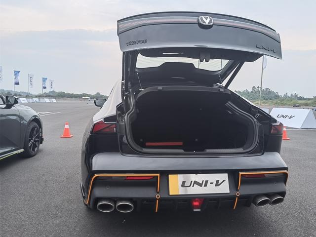 试驾UNI-V 2.0T，速度劲爽，驾控踏实，等25日上市价格