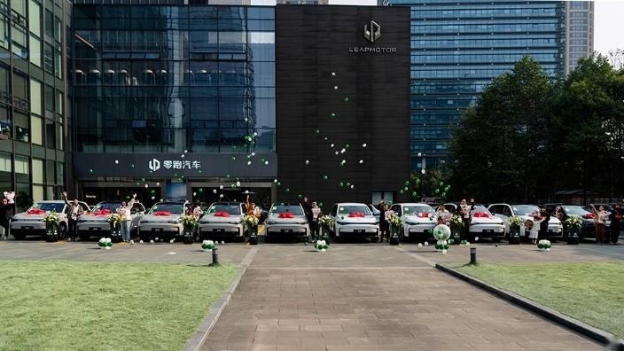 零跑C10上市后一周开启交付：不止卷性价比，还卷产能？