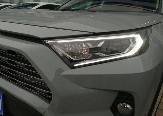 到店实拍全新RAV4荣放：实车外形很酷，两驱中高配受欢迎