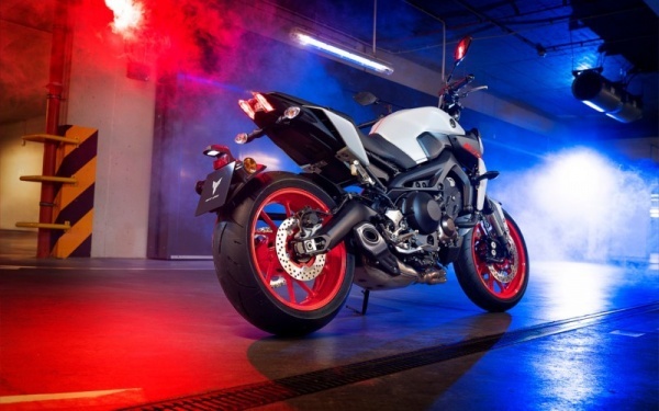 10万出头街车怎么选？雅马哈MT-09 VS 川崎Z900