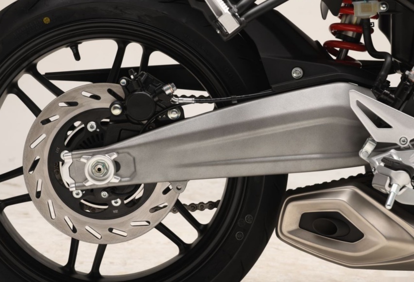 入手价不到1.5万？纯白赛科龙RC250：标配ABS、TCS，新手首选
