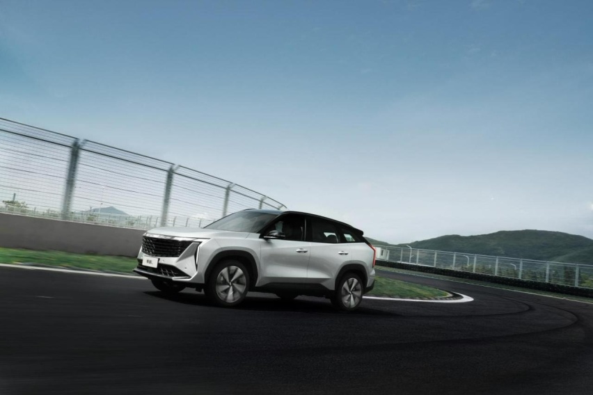 试驾官丨赛道实测博越L，“最好开的城市SUV”名副其实？