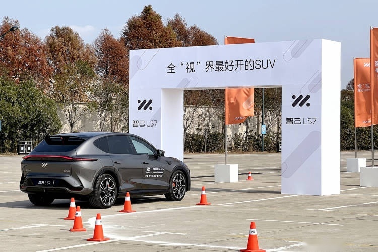 被“前所未有的SUV”所征服 私享体验智己LS7