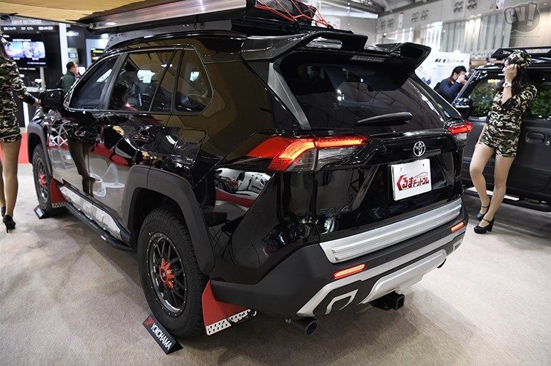 文能大嘴玩低趴，武能升高搞越野，看七种风格改装的丰田RAV4