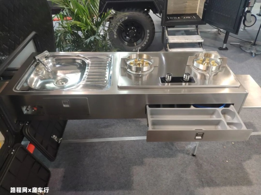 南昌汽车房车展：坦途BLACK SERIES越野拖挂，澳洲进口，可带摩托车上路！