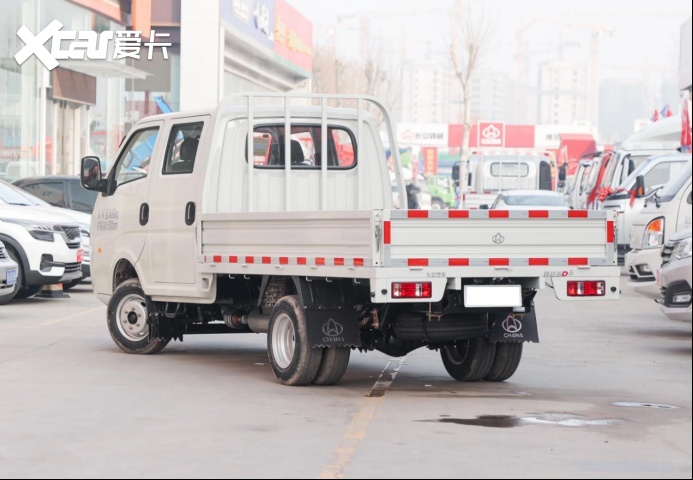 五菱又推出一款新车，货箱达3米8，能进城拉货，对标长安跨越者D5