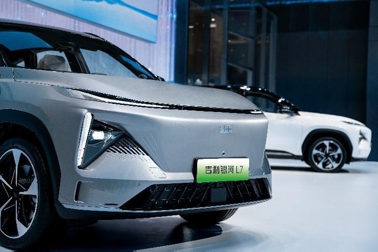 万众期待!20万内“家庭智能电混SUV”,吉利银河L7发布智爱座舱