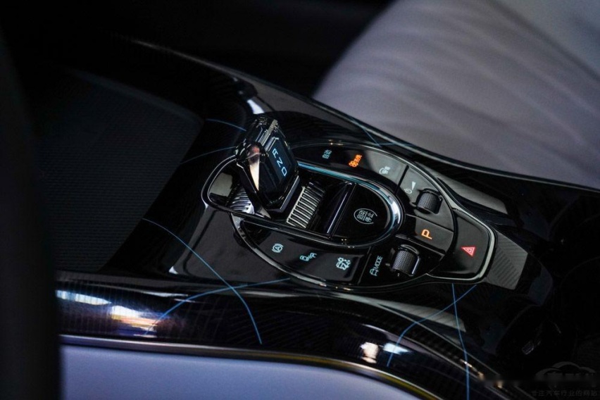 30万以下中型车，小鹏P7、长安深蓝SL03、海豹怎么选？