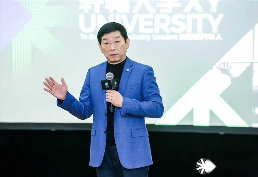 魏建军的组织3.0时代管理学、吴伯凡的新黑客时代的全新营销
