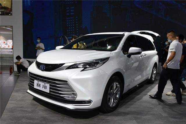 一台塑料感满满的MPV如何做到“加价7、8万”？赛那：图样图森破