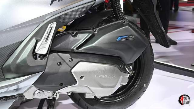 新车|高性能低碳车坛新星:QJMOTO鸿150售价16999元