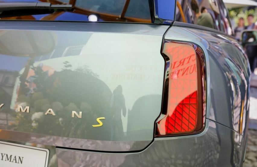 2024款MINI Countryman纯电动版，车重超2吨的“大”M
