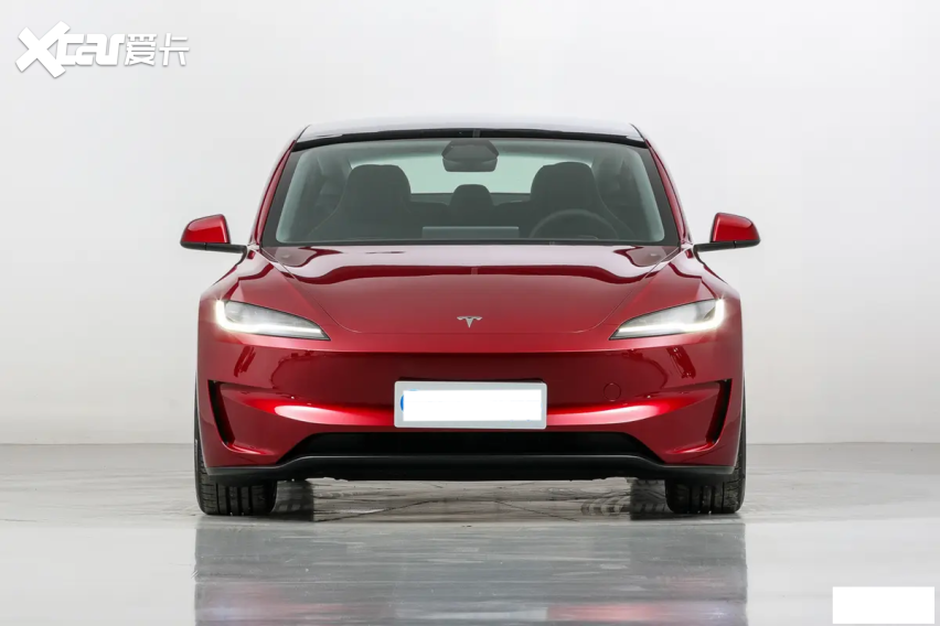 被国产围攻的特斯拉Model 3，又添了极越07新对手。