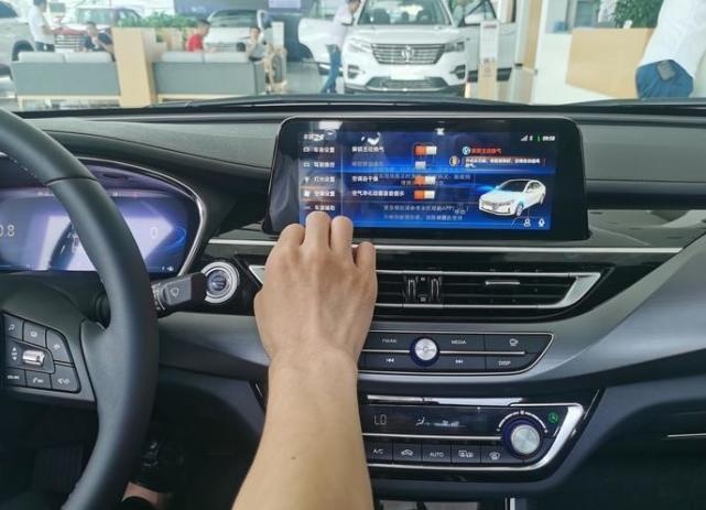 体验长安锐程CC蓝鲸版，180马力的中型车，价比朗逸还便宜