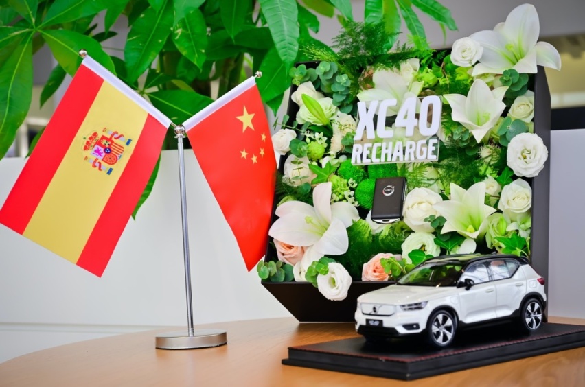 清洁出行 外交典范 沃尔沃汽车向西班牙驻成都总领事馆交付一号公务用车