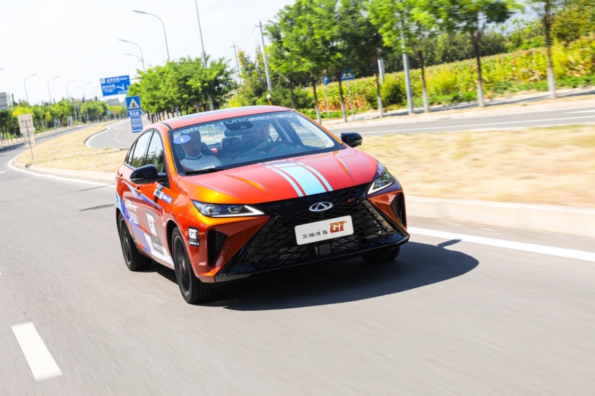 试驾奇瑞艾瑞泽5 GT 从内到外向运动靠齐