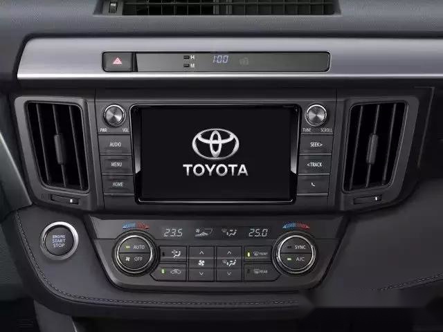 RAV4荣放:一匹在城市肆意穿行的骏马