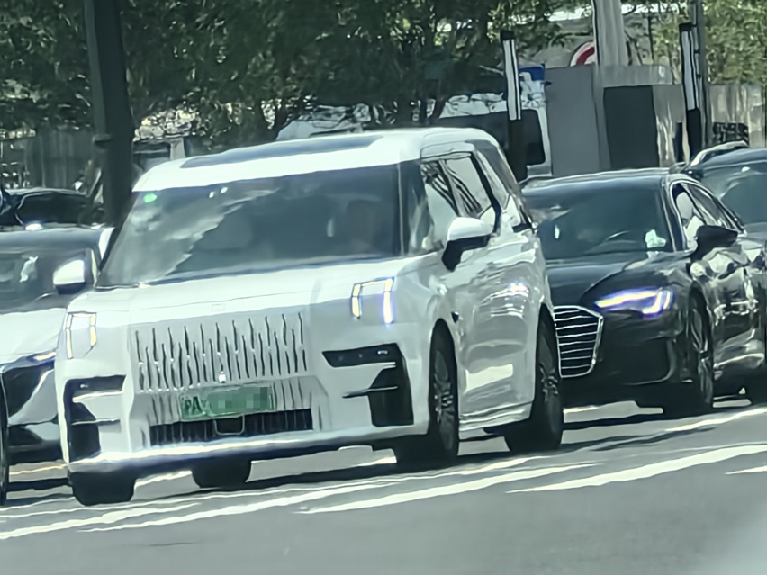 白色的，好大气