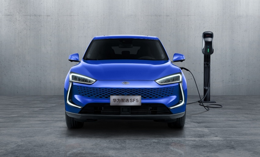 新能源车型当红“辣子鸡”，赛力斯华为智选SF5和Model Y怎么选？