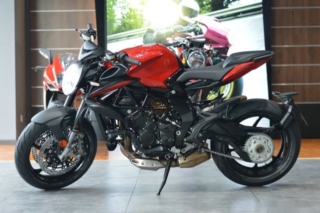 最便宜的MV奥古斯塔 Brutale 800 Rosso到店实拍