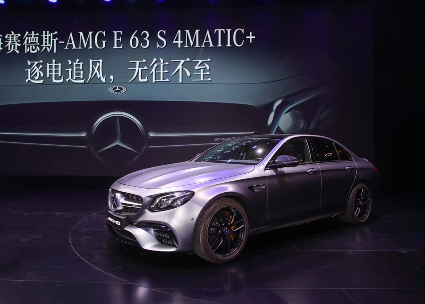 痞帅的霸道总裁风，奔驰AMG E63 S，就一个价，156.
