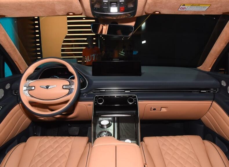2022成都车展 捷尼赛思GV80四座版实拍解读 搭载2.5T+8AT