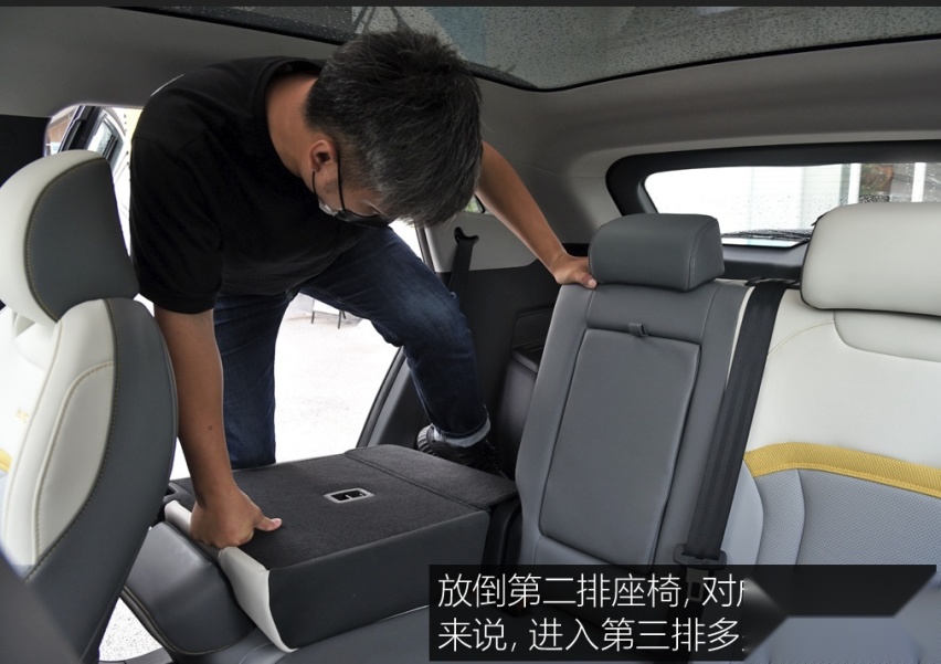 埃安V PLUS第三排空间涉嫌夸大宣传，这第三排确定能坐老年人？