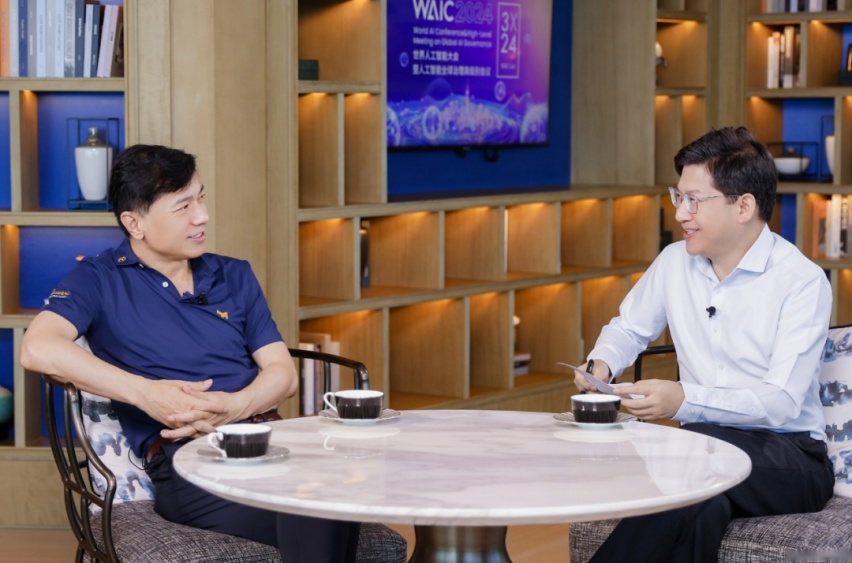 《智能体代表着AI时代的未来趋势 李彦宏WAIC圆桌访谈》