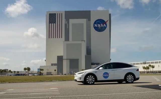 SpaceX载人上太空：九个关键阶段与两位优秀的宇航员