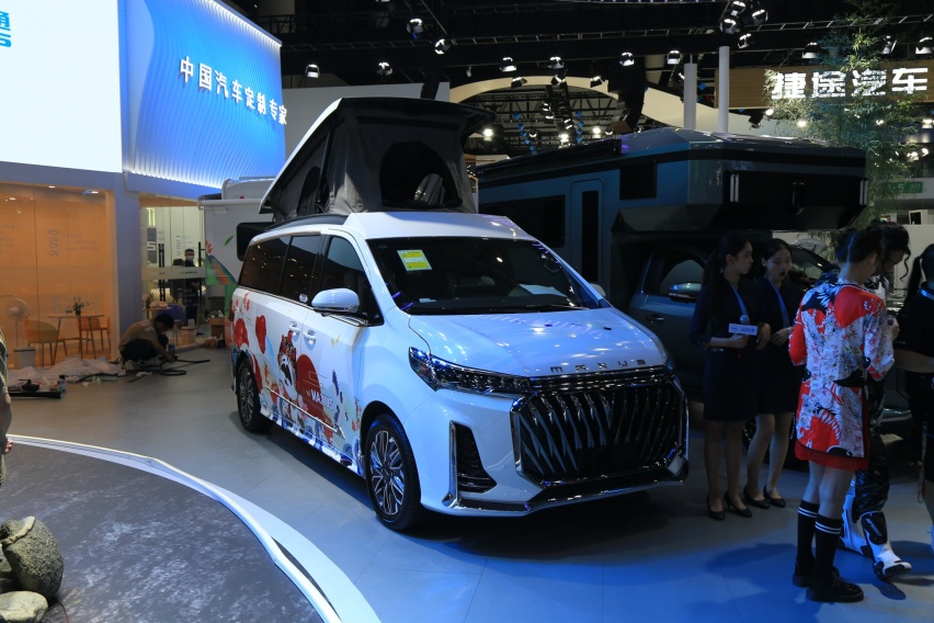 眼红雷克萨斯LM，大通推出两大MPV，国人会买单吗？