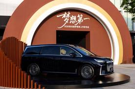 800V+5C超充+62.5度大电池，2026款岚图梦想家32.99万起正式上市