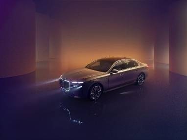 创新BMW i7亮相成都，领航宝马集团电动化和可持续发展