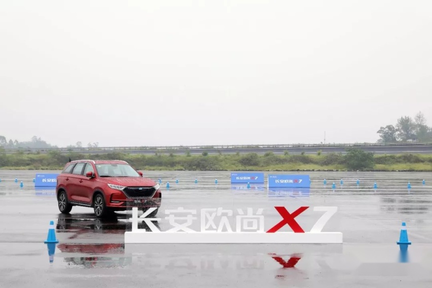 进入太空后再一次放大招，长安欧尚X7能打的底牌还有多少？