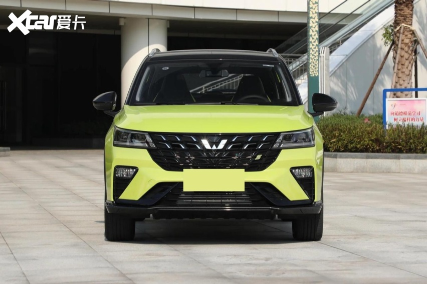 第四款五菱银标新车，自带钢炮气质，拥有38处隔音，很适合年轻人