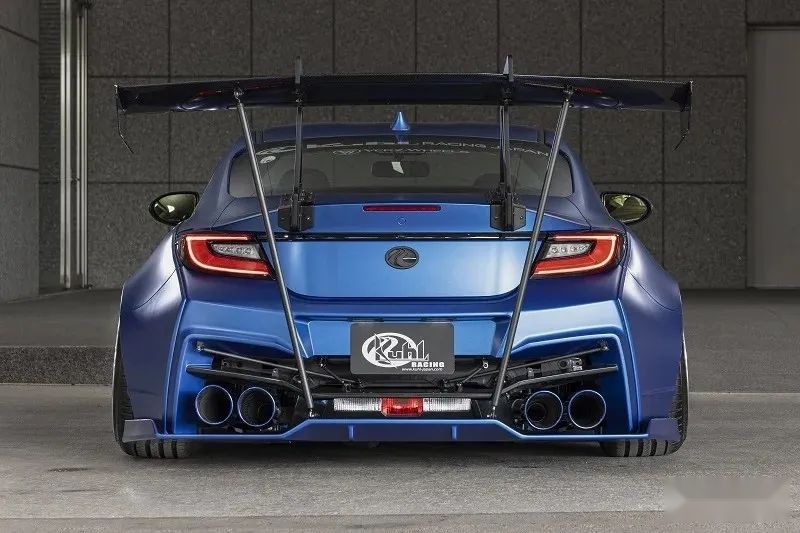 KUHL改装宽体GR86/BRZ，风格神似2000年初的《极品飞车》