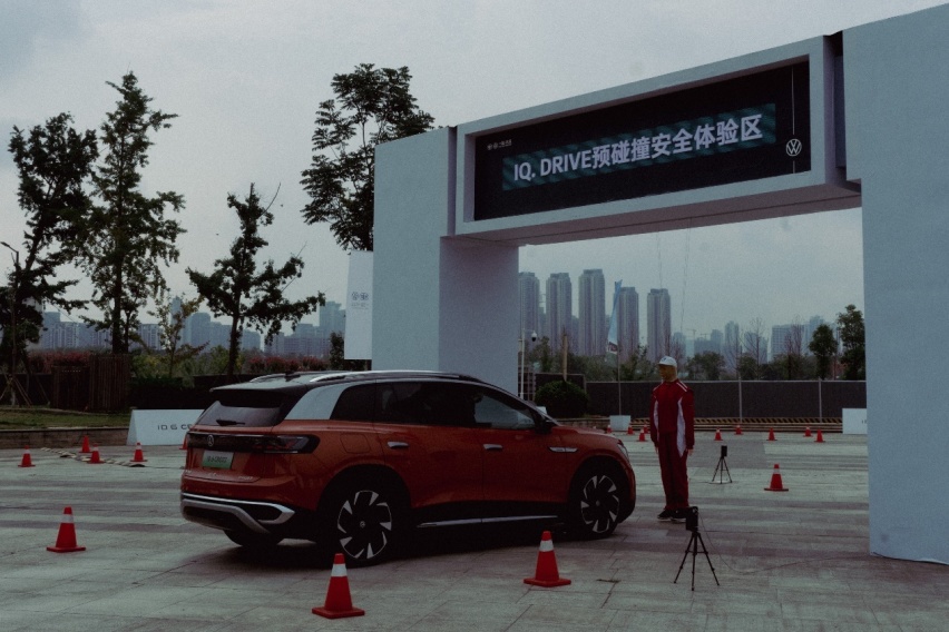意外之喜的电动家庭SUV，一汽大众ID.6 CROZZ到底有什么魔力？