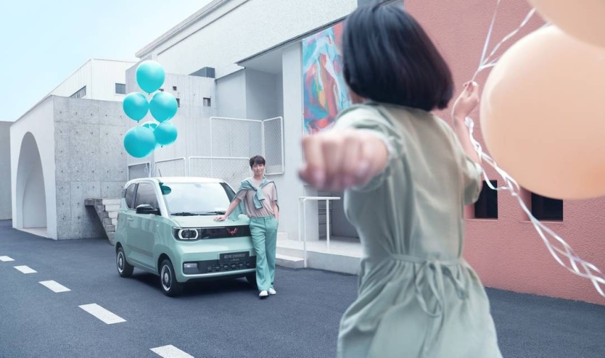 宏光MINI EV加装安全气囊，但价格上涨，还值得购买吗？