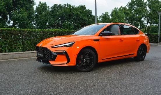 “斜杠青年”多面手 道路试驾第三代MG6 pro