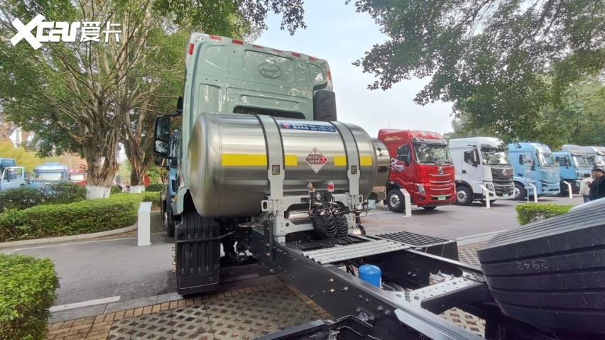 轻量化+低气耗，乘龙H5V LNG牵引车助您每年多赚3.8万！
