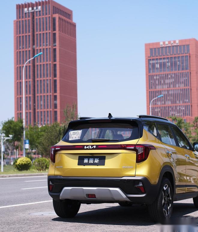 定位紧凑级SUV，科技配置有提升，体验起亚赛图斯1.5L车型