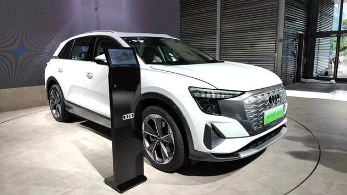 新款奥迪Q5 e-tron上市 选它还是特斯拉Mode Y