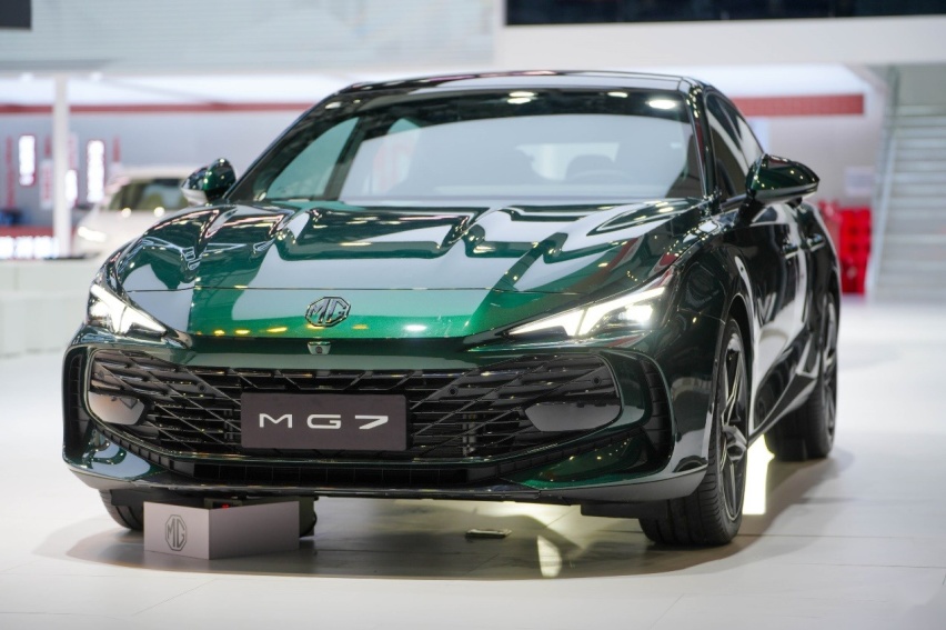 坚持燃油新能源双赛道发力，MG ES5&MG7 2025款亮相广州车
