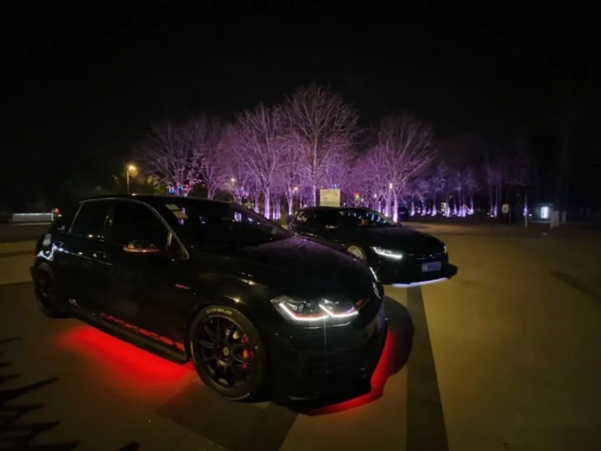 走街范的大众7.5代高尔夫GTi，这种干净素雅的感觉就很棒