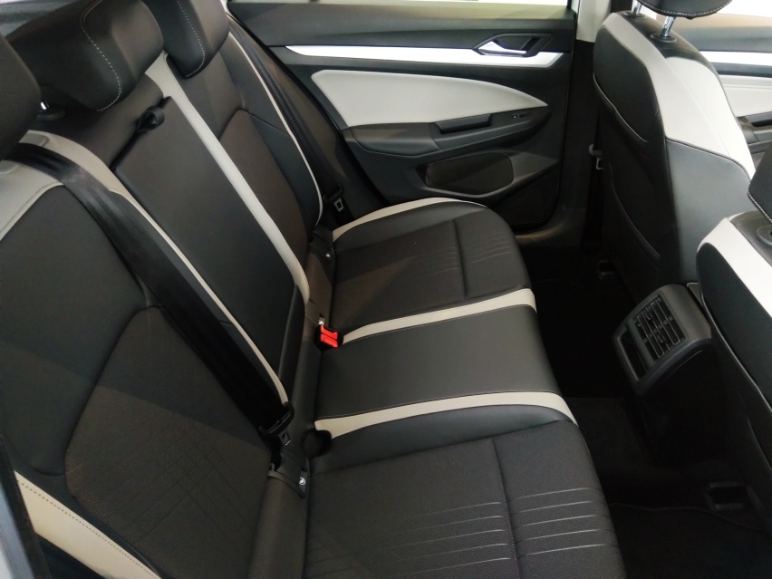 高尔夫4车主再提高尔夫8 R-Line,18万落地不后悔