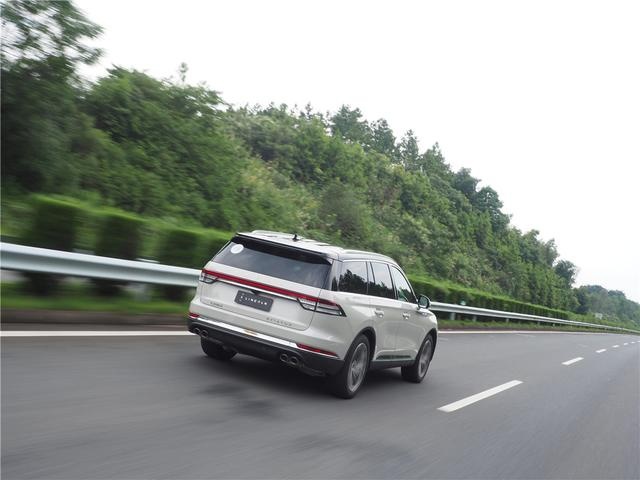 3.0T+10AT的动力表现有多香？试全新林肯飞行家｜试车