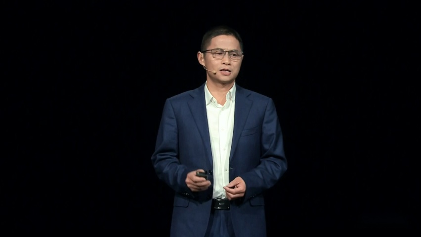 3.3秒破百 最大续航里程超800km 智界S7上市售24.98万起