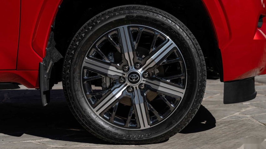 全新一代丰田红杉发布！3.4T V6发动机+混动系统，内饰豪华超预期