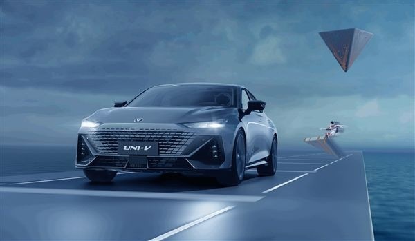 联合引擎｜一辆A级车号称奥迪A7平替？UNI-V有这个实力吗？