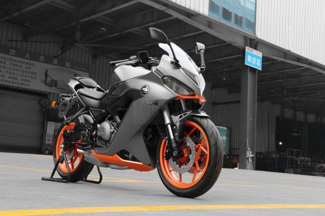 颜值高车重轻 QJMOTOR赛350 两个版本同时申报